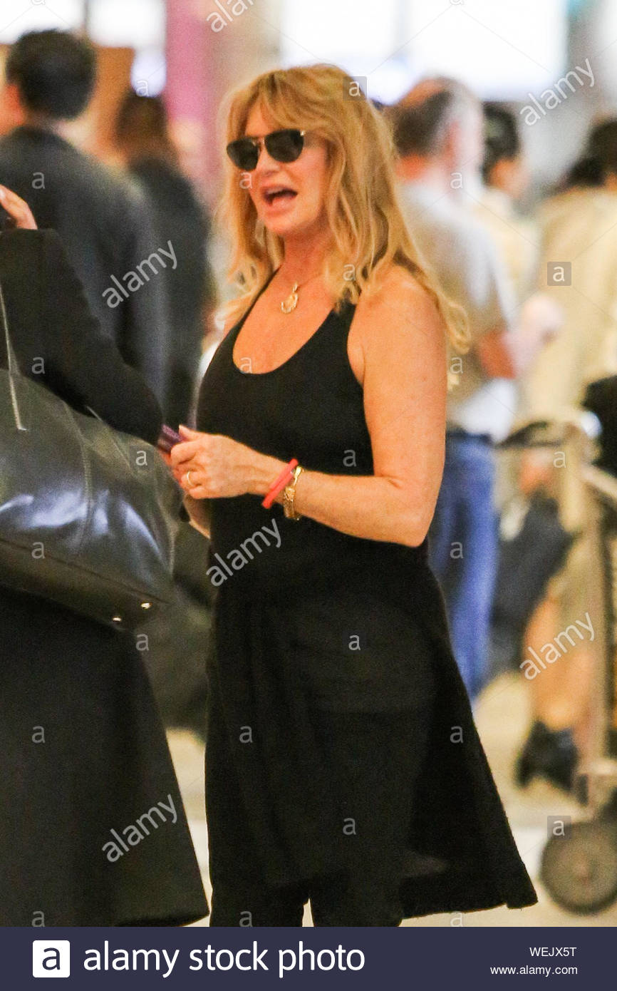Los Angeles Ca Goldie Hawn Looks Relaxed As She Arrives At Los