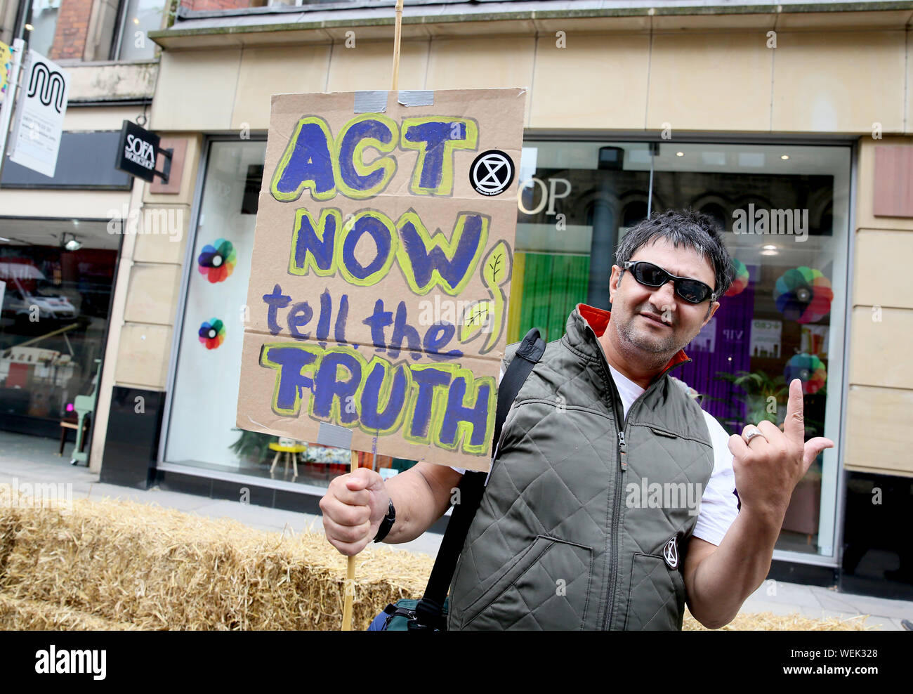 Manchester, UK. 30th August, 2019. Climate change protesters have occupied Deansgate, a major road through the city. The Northern rebellion gathering has been facilitated by Greater Manchester Police and will last until Monday. The extinction rebellion protesters are raising awareness of the damage been caused to the planet by climate change. Deansgate, Manchester, UK. Credit: Barbara Cook/Alamy Live News Stock Photo