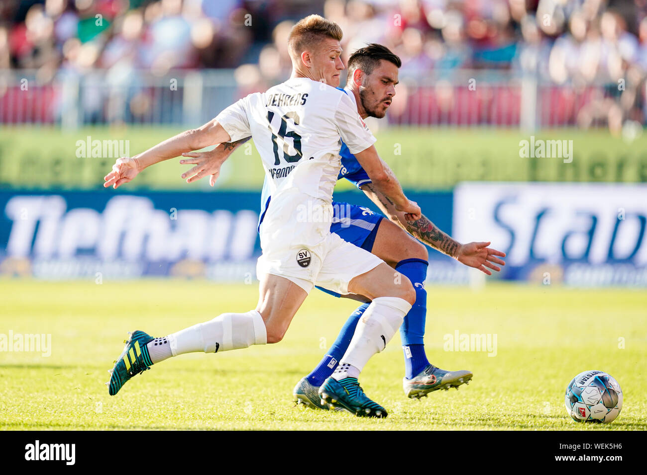 Sandhausen, Germany. 30th Aug, 2019. Soccer: 2nd Bundesliga, SV Sandhausen - SV Darmstadt 98, 5th matchday, in Hardtwaldstadion. Sandhausens Kevin Behrens (front) and Darmstadts Dario Dumic fight for the ball. Credit: Uwe Anspach/dpa - IMPORTANT NOTE: In accordance with the requirements of the DFL Deutsche Fußball Liga or the DFB Deutscher Fußball-Bund, it is prohibited to use or have used photographs taken in the stadium and/or the match in the form of sequence images and/or video-like photo sequences./dpa/Alamy Live News Stock Photo