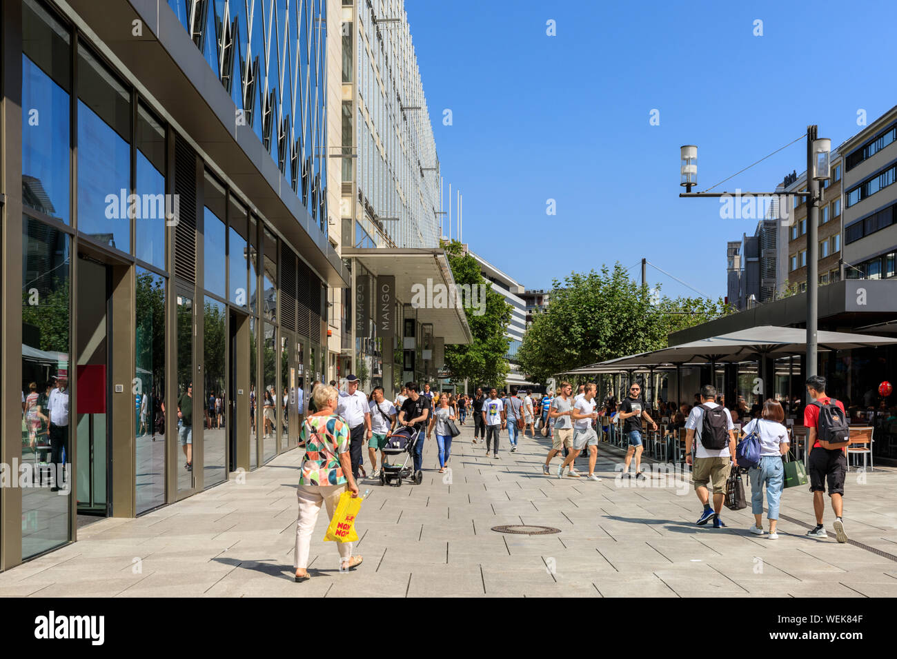 People walking and shopping in the Zeil retail area, Frankfurt am Main, Germany Stock Photo