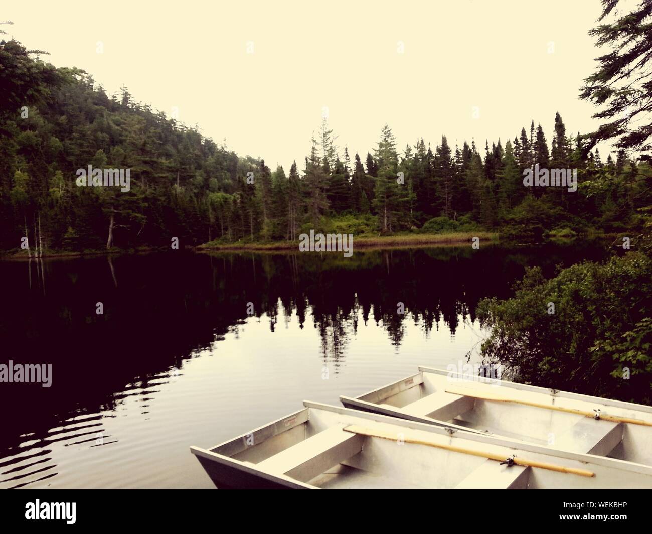 Empty boats hi-res stock photography and images - Alamy