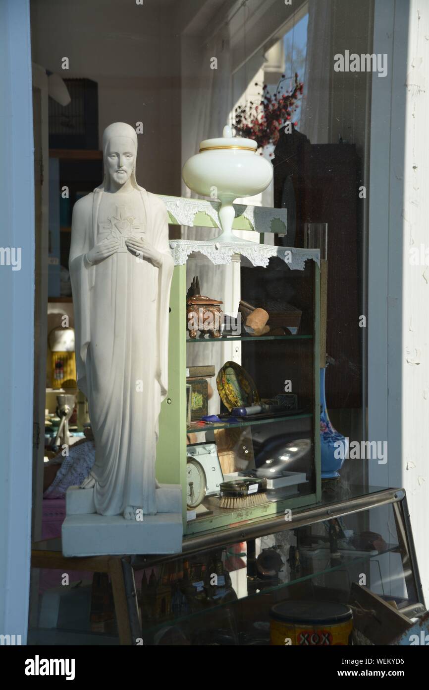 Display statue hires stock photography and images Alamy