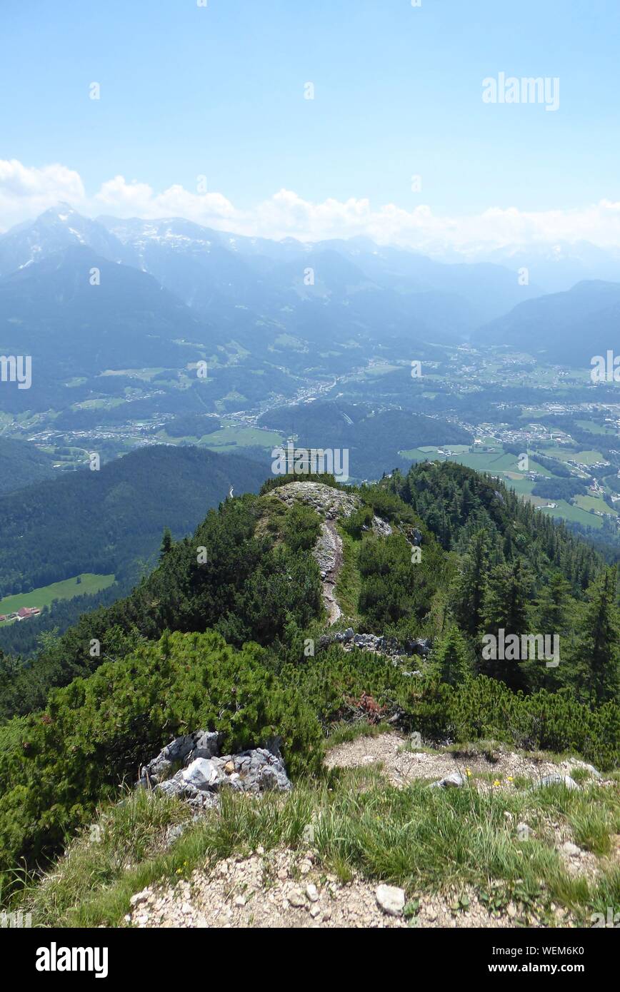 Blick vom Grosser Rauhenkopf über Kleiner Rauhenkopf auf Berchtesgadener Land. Stock Photo