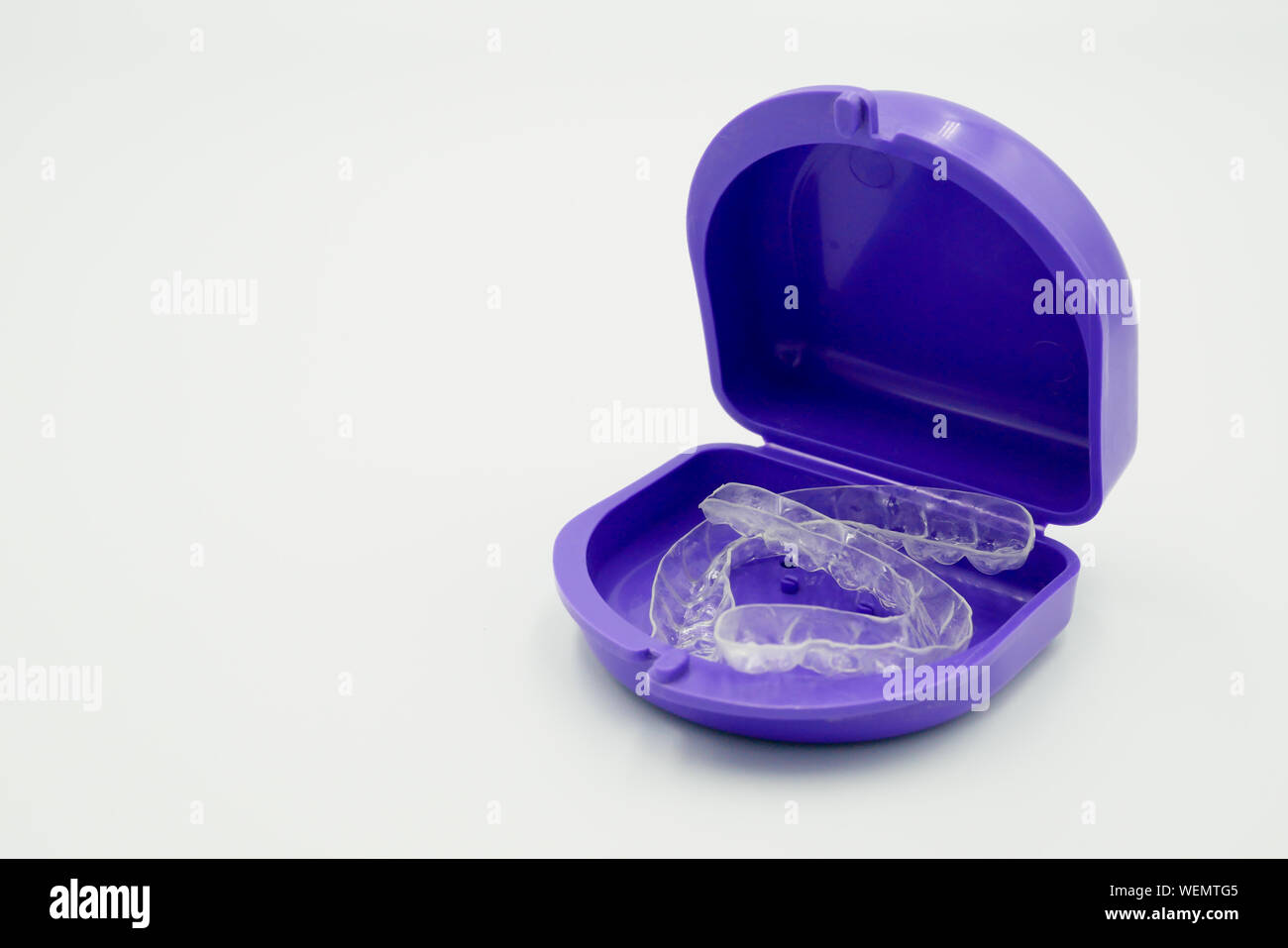 Clear plastic retainer teeth in the boxset, it's a new technology