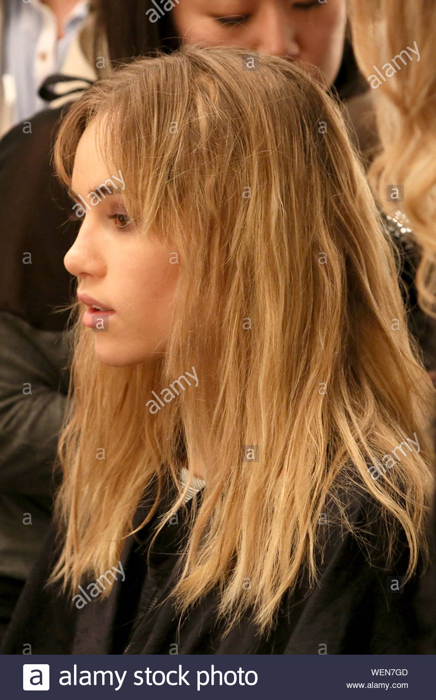 London Uk Suki Waterhouse Gets Prepped For The Burberry Fashion Show In London Today As She Got Done Up For The Show Backstage The Model Entertained Herself Looking Through Porter Magazine Yet suki waterhouse's pink hair is all the inspiration i need to try a bright color. https www alamy com london uk suki waterhouse gets prepped for the burberry fashion show in london today as she got done up for the show backstage the model entertained herself looking through porter magazine while stylists worked on her hair yesterday suki attended the baftas with her boyfriend bradley cooper and the american hustle star attended the burberry fashion show today to show support for his lady akm gsi february 17 2014 image267227645 html