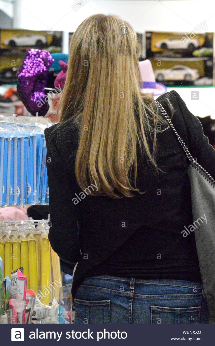 West Hollywood Ca Elizabeth Berkley Has A Bad Hair Day As She