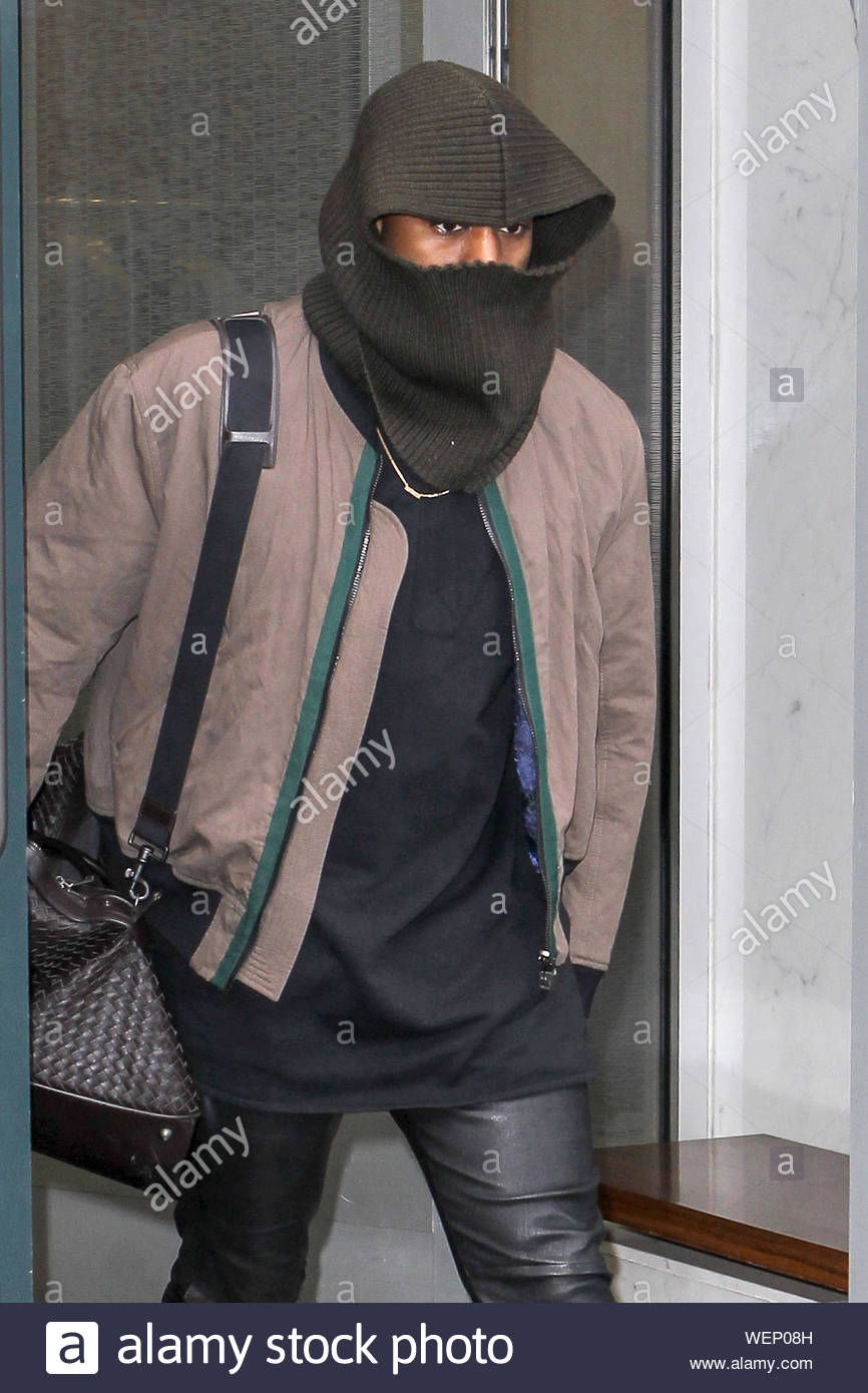 New York Ny Kanye West Bundles Up And Covers Up His Face With A Face Mask As He Leaves His New York Apartment This Morning Heading Off To Work Kanye Covered