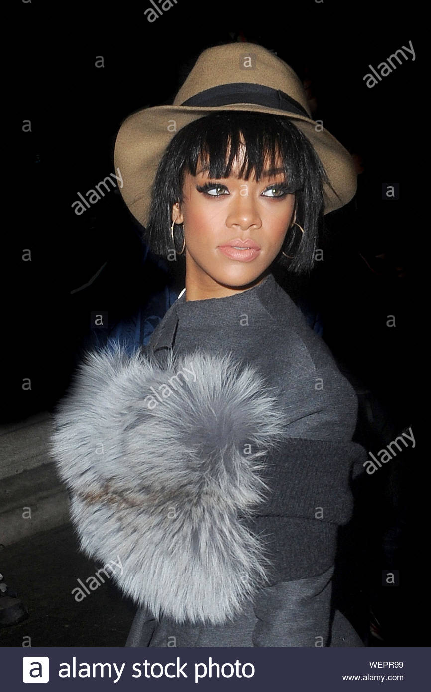 Paris France Rihanna Arrives At The Lanvin Fashion Show Alone