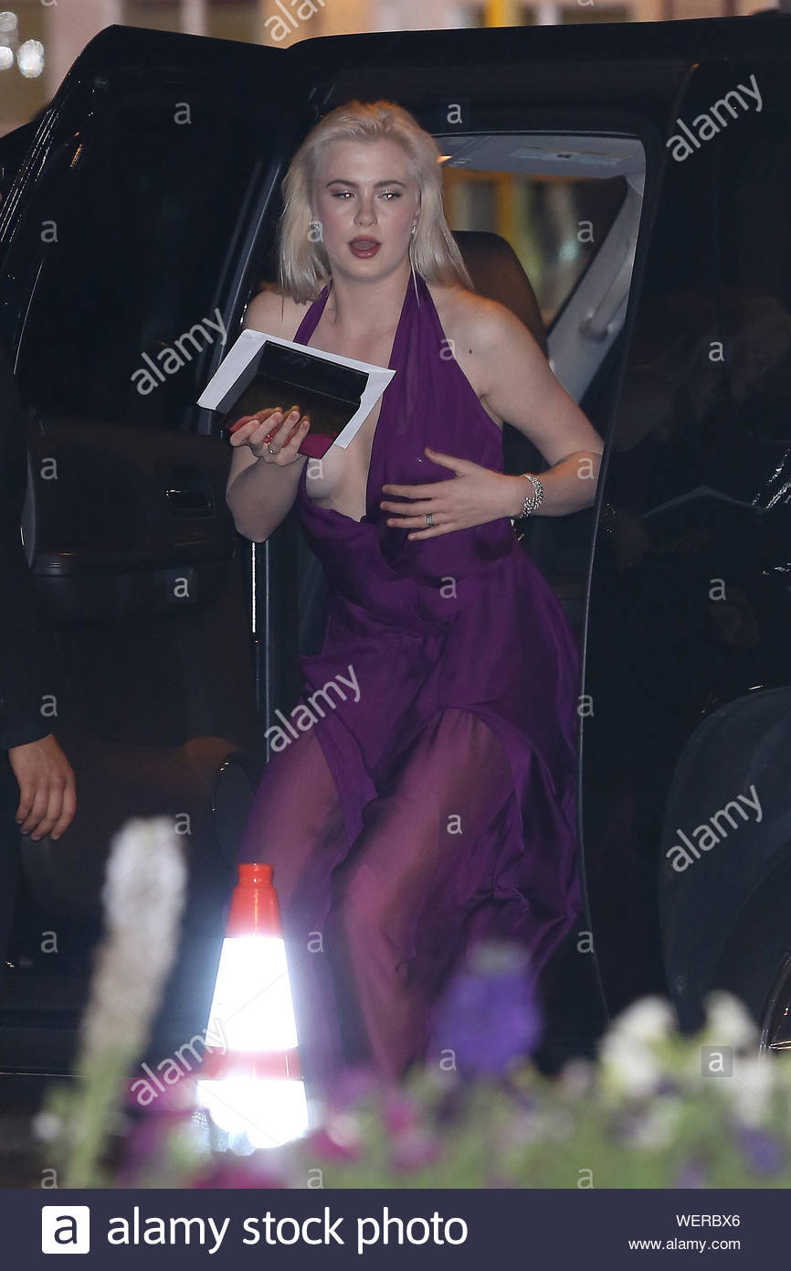 West Hollywood Ca Ireland Baldwin Arrives To The Vanity Fair