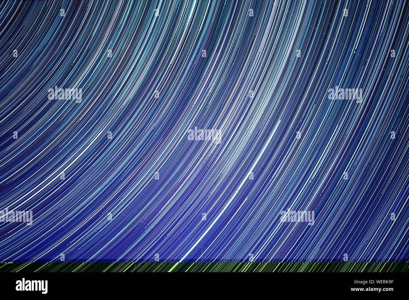 Sky trail hires stock photography and images Alamy