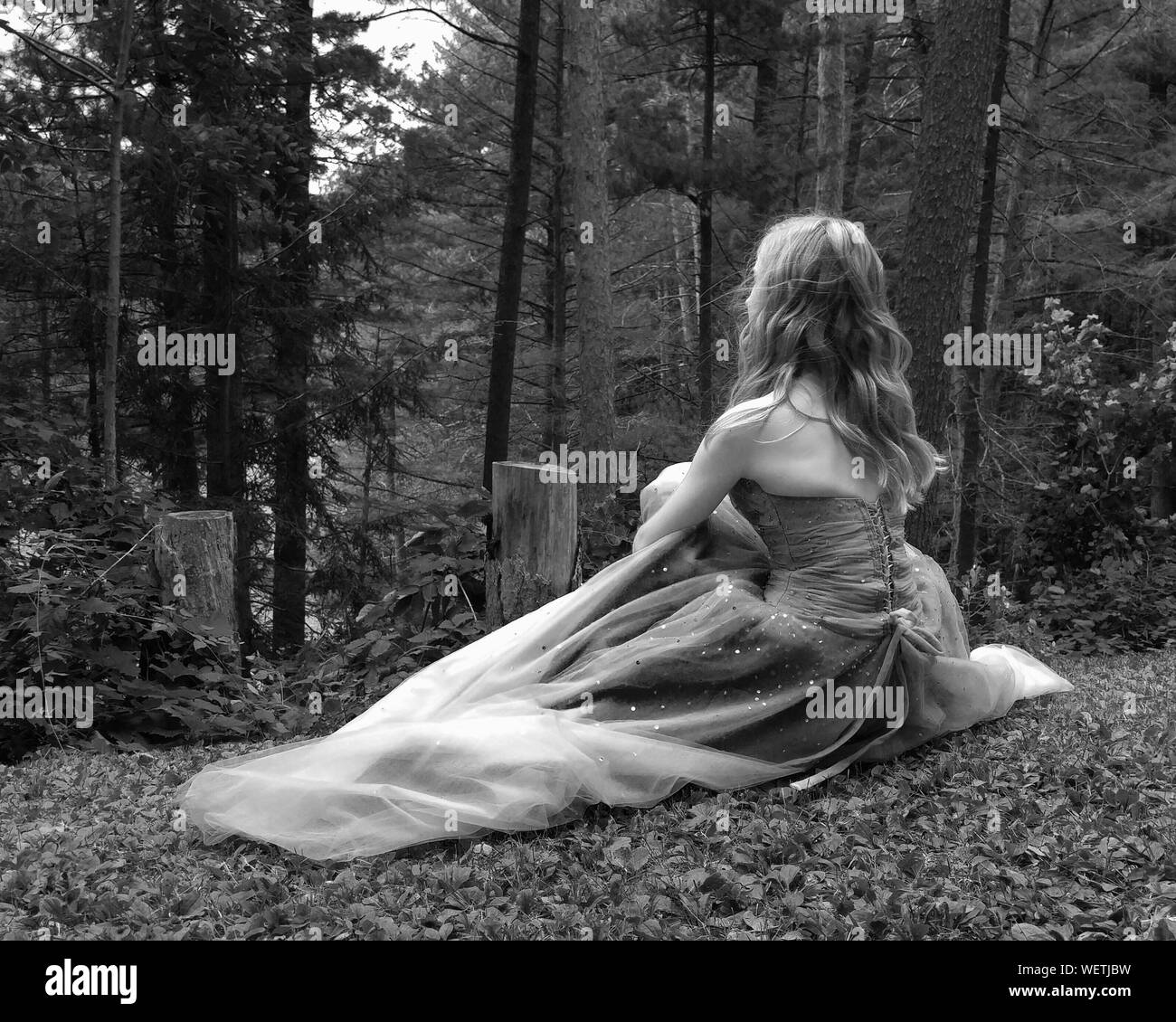 Girl in the forest hi-res stock photography and images - Alamy