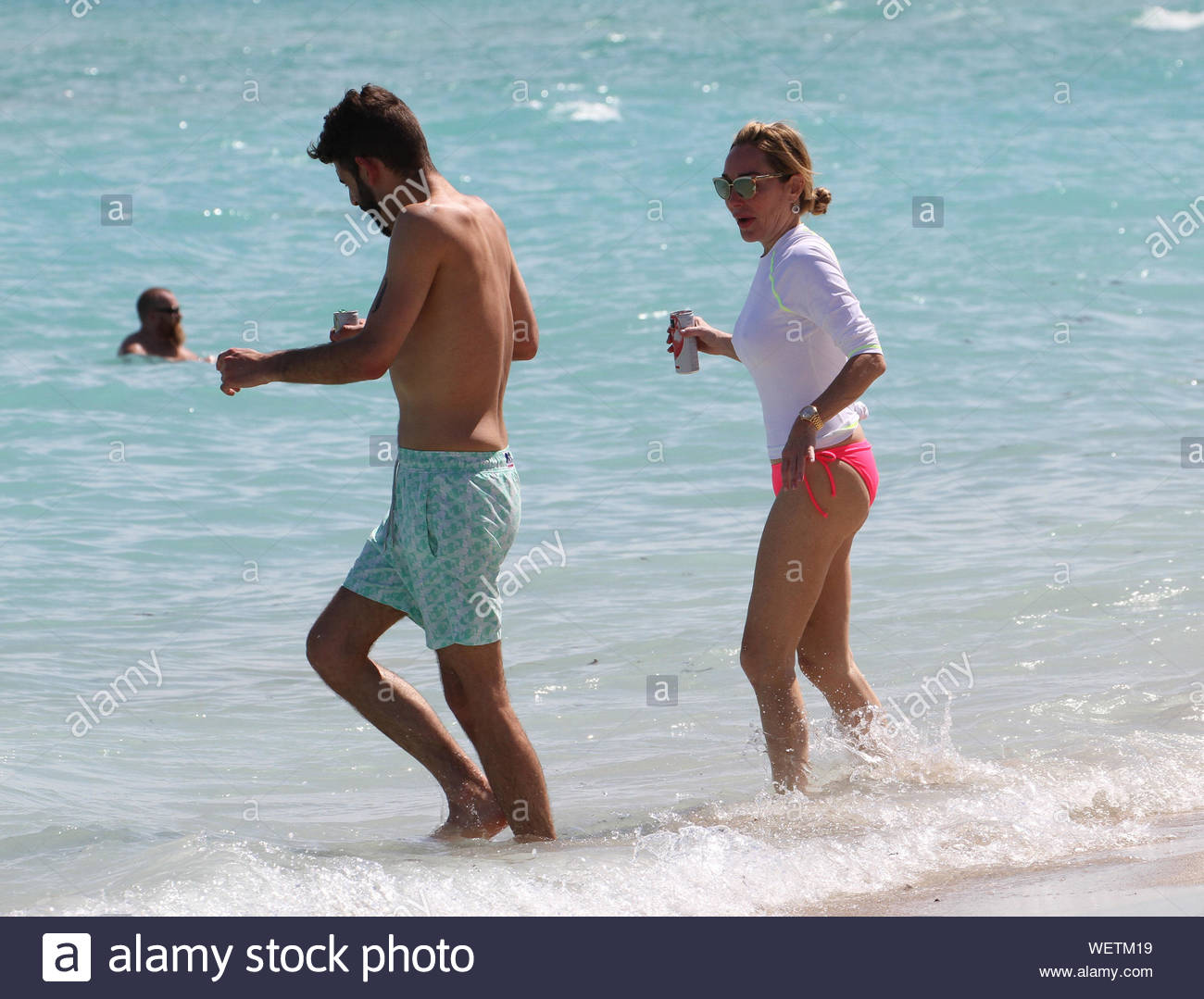 Wet Shirt Stock Photos Wet Shirt Stock Images Page 2 Alamy