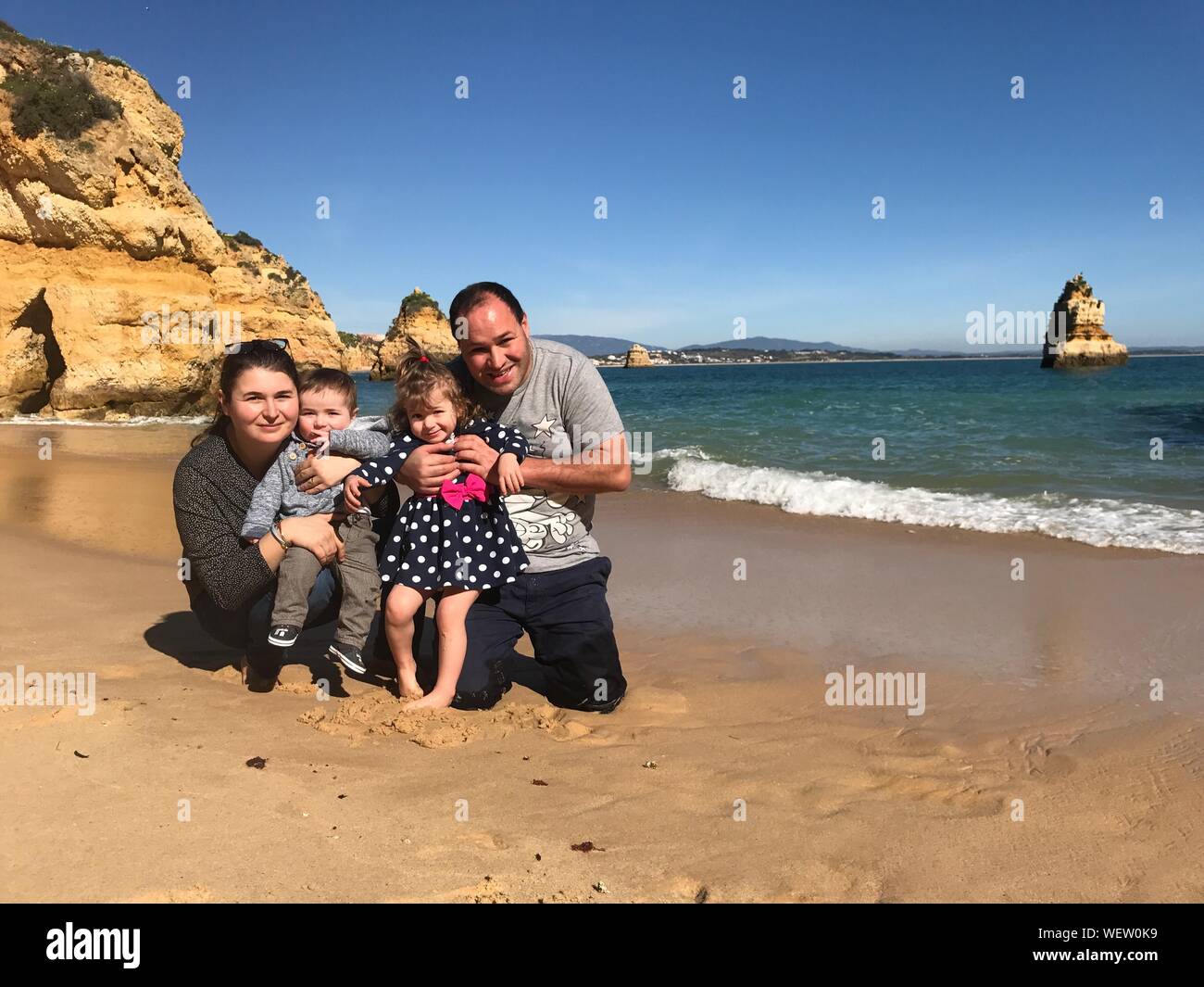 Portrait of family outdoors, beach hi-res stock photography and images ...