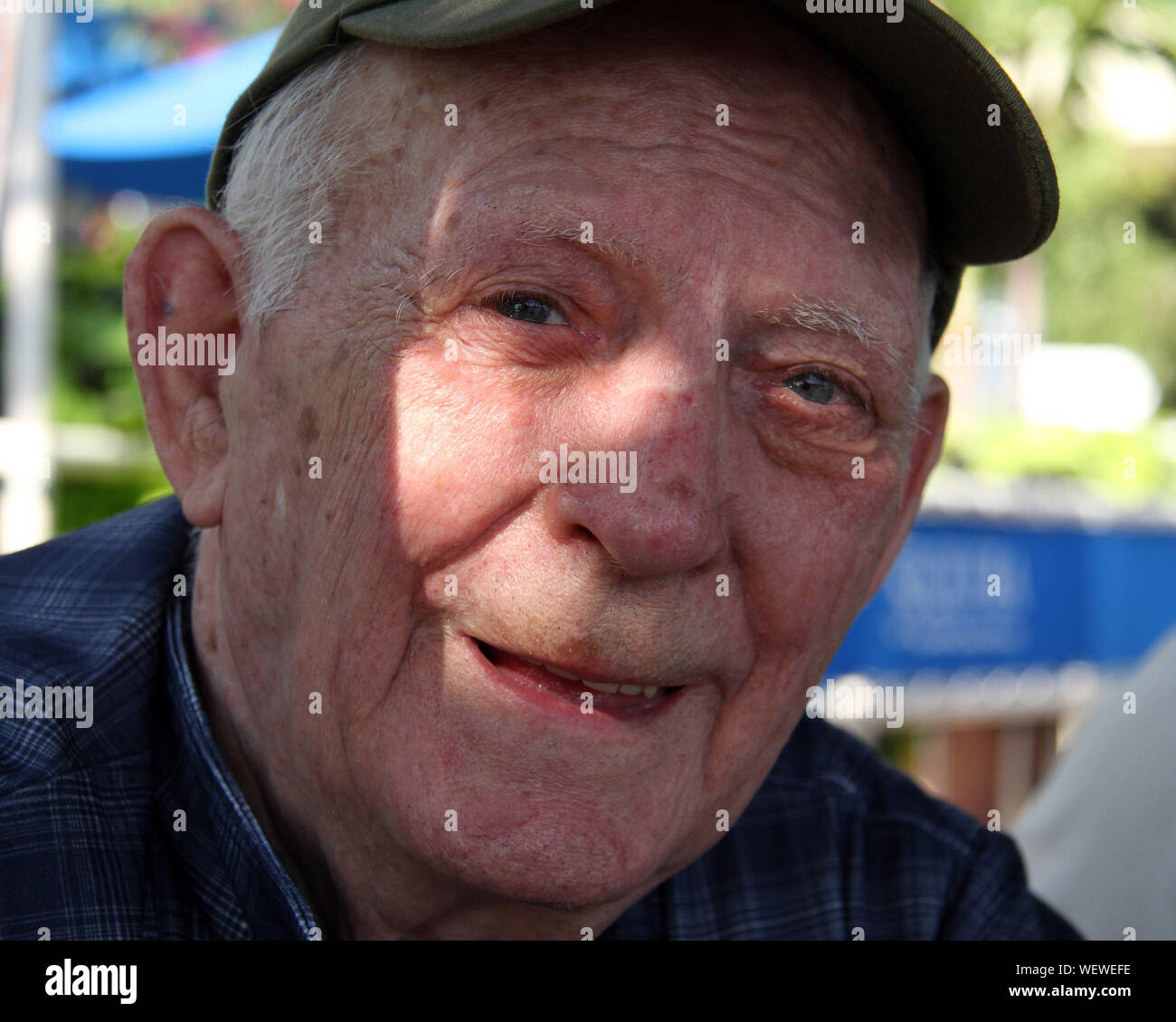 Old white man hi-res stock photography and images - Alamy