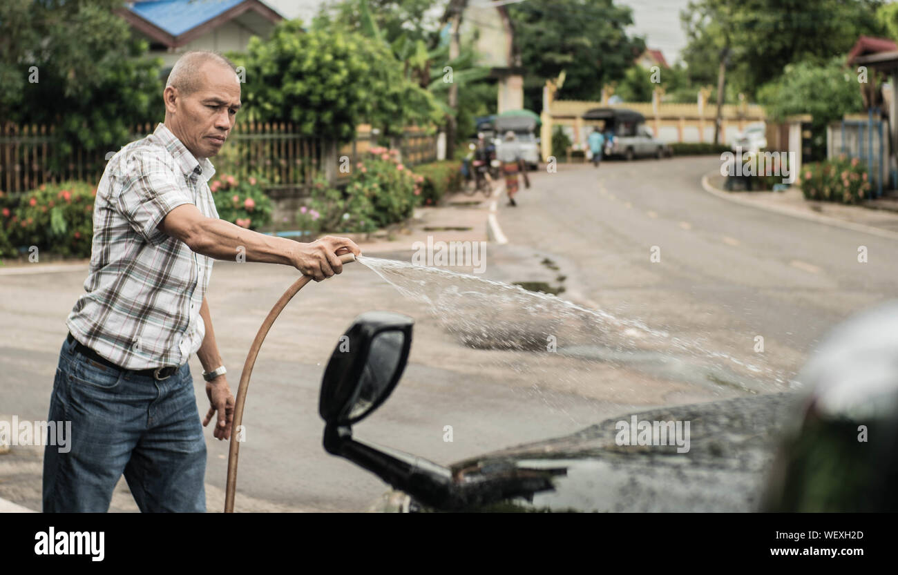Washing car hose man hires stock photography and images Alamy