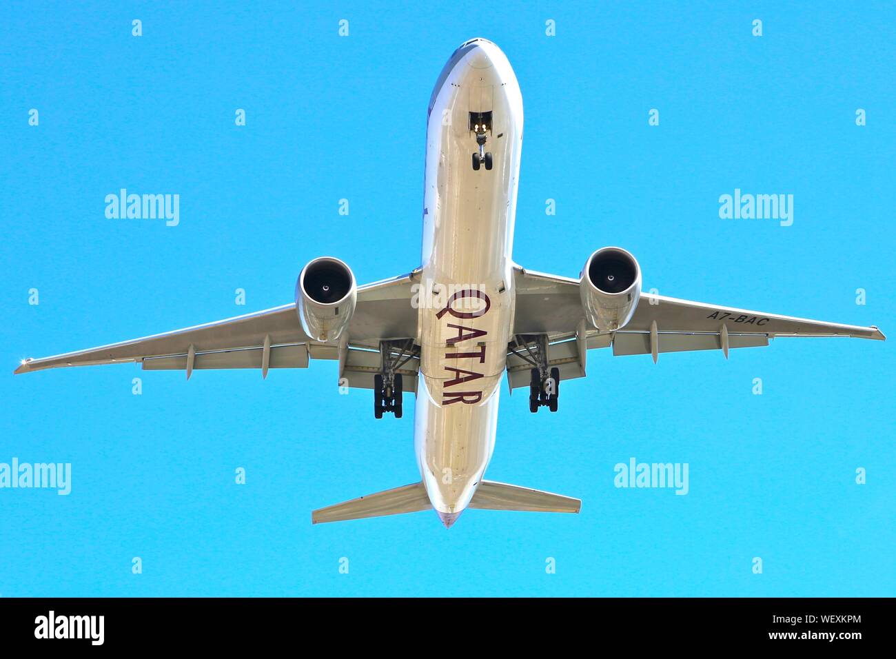 Qatar Airways Boeing 777 High Resolution Stock Photography and Images