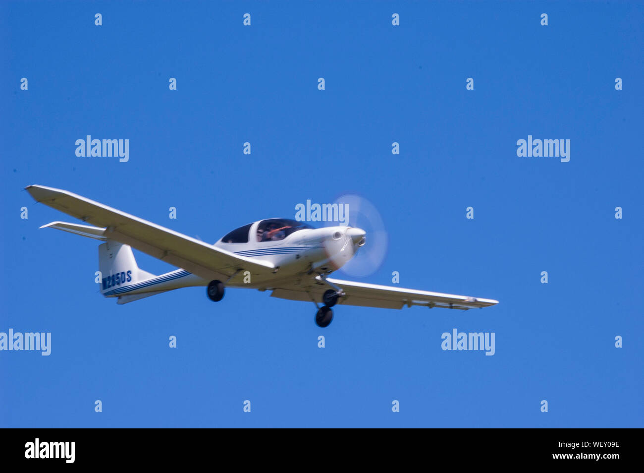DIAMOND AIRCRAFT landing at Lexington Bluegrass Airport Stock Photo Alamy