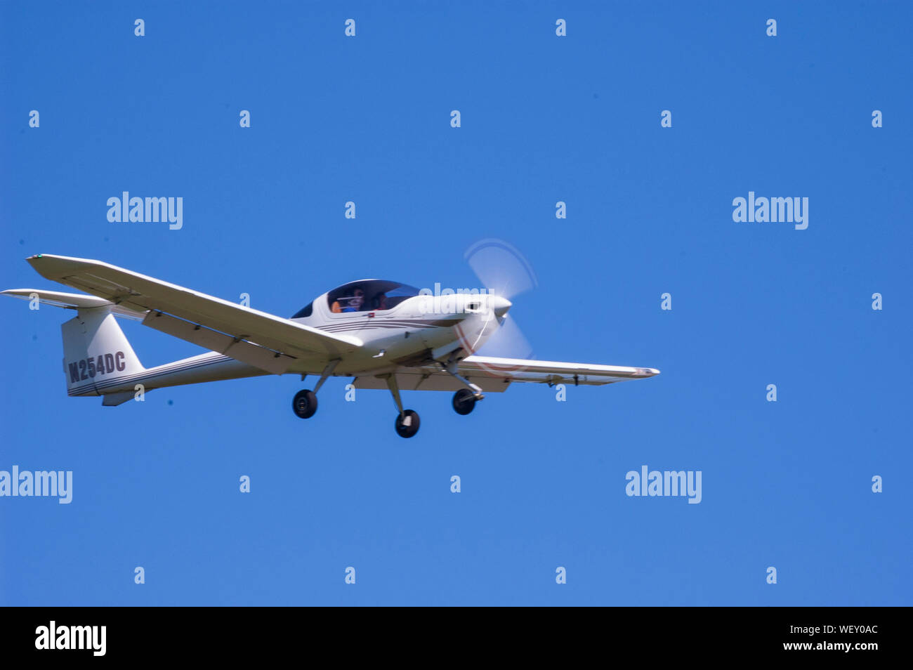 DIAMOND AIRCRAFT landing at Lexington Bluegrass Airport in Lexington