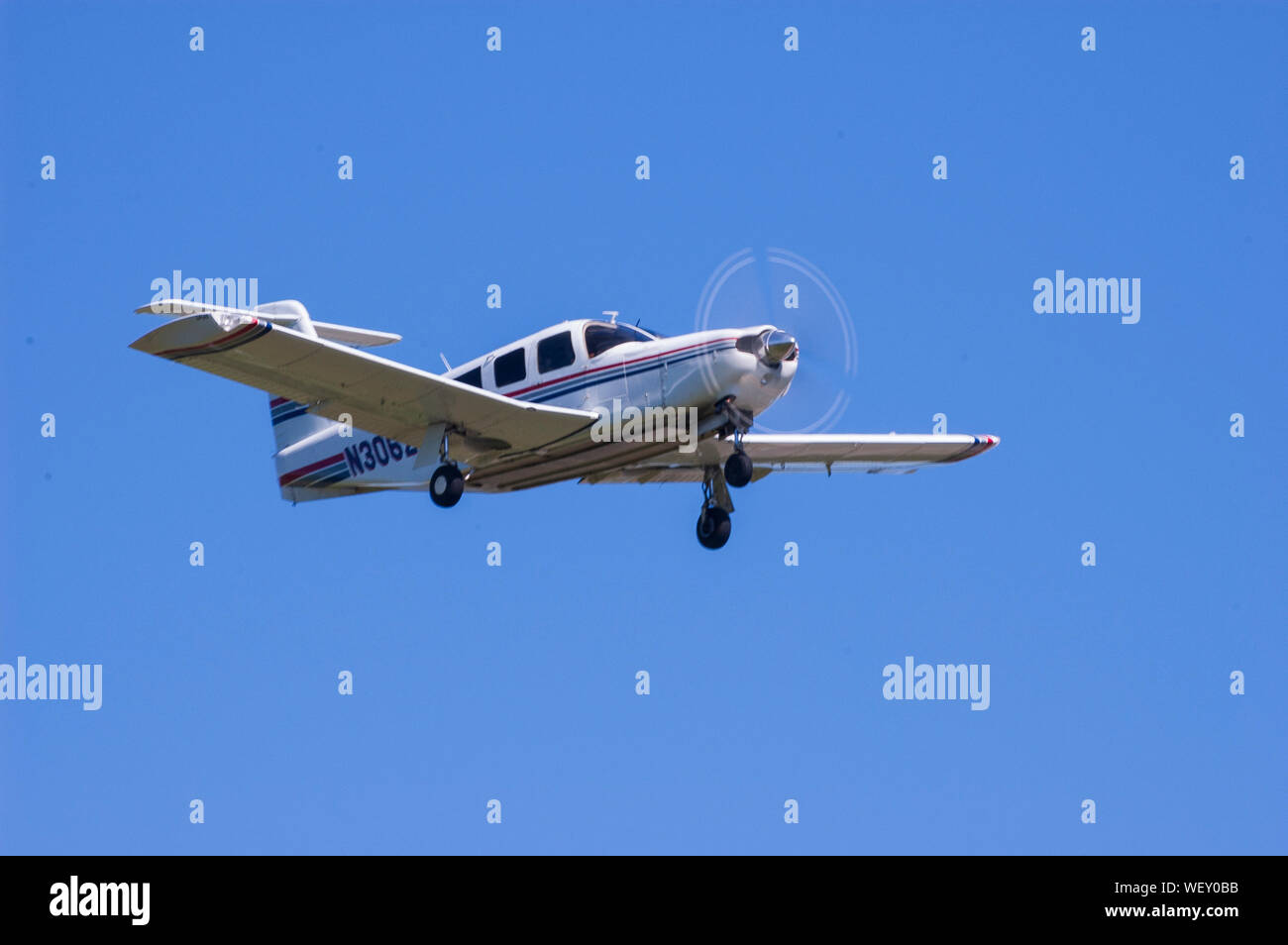 Piper Lance 2 landing at Lexington Bluegrass Airport in Lexington
