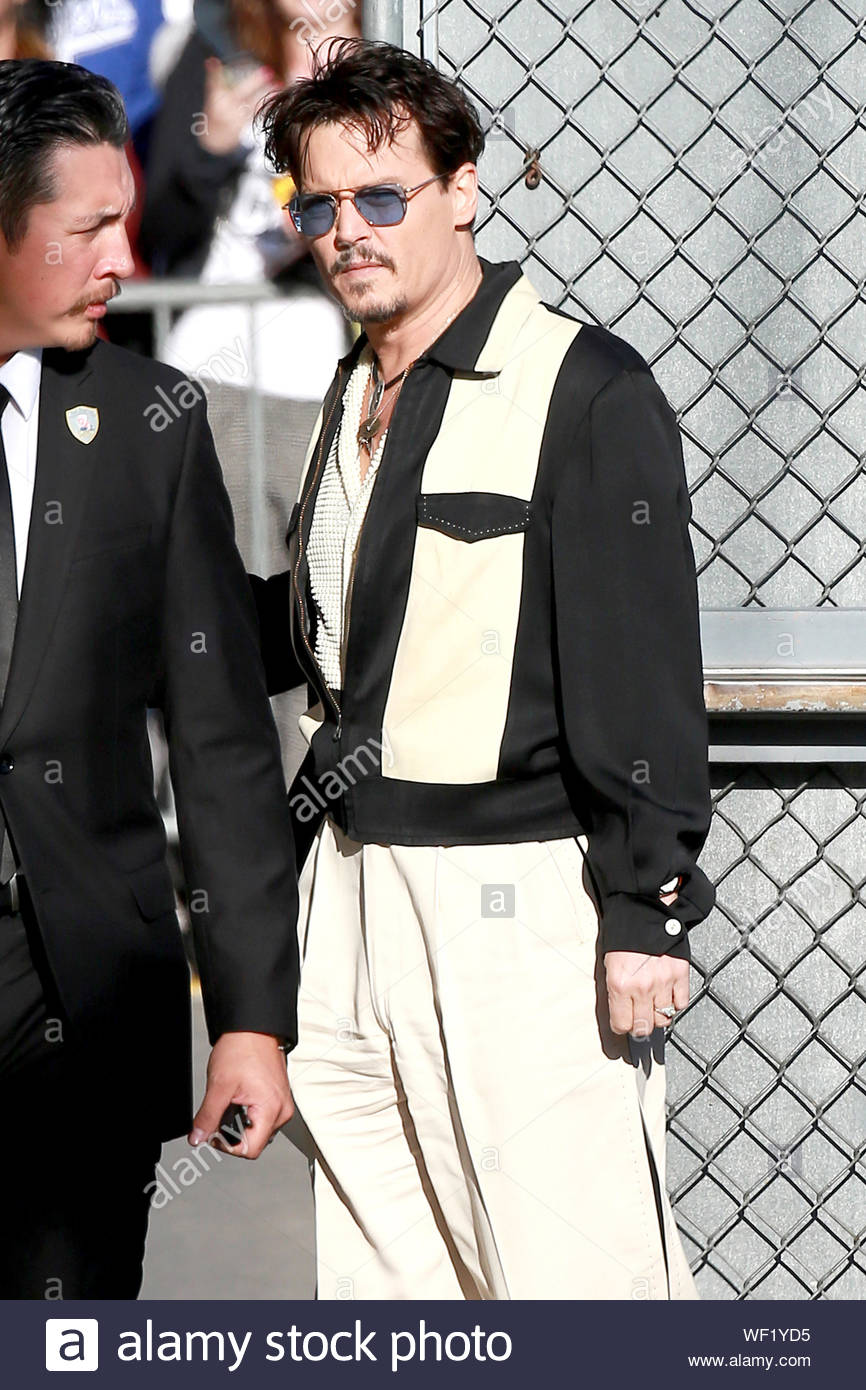 Hollywood Ca Johnny Depp Waves At His Fans As He Arrives In