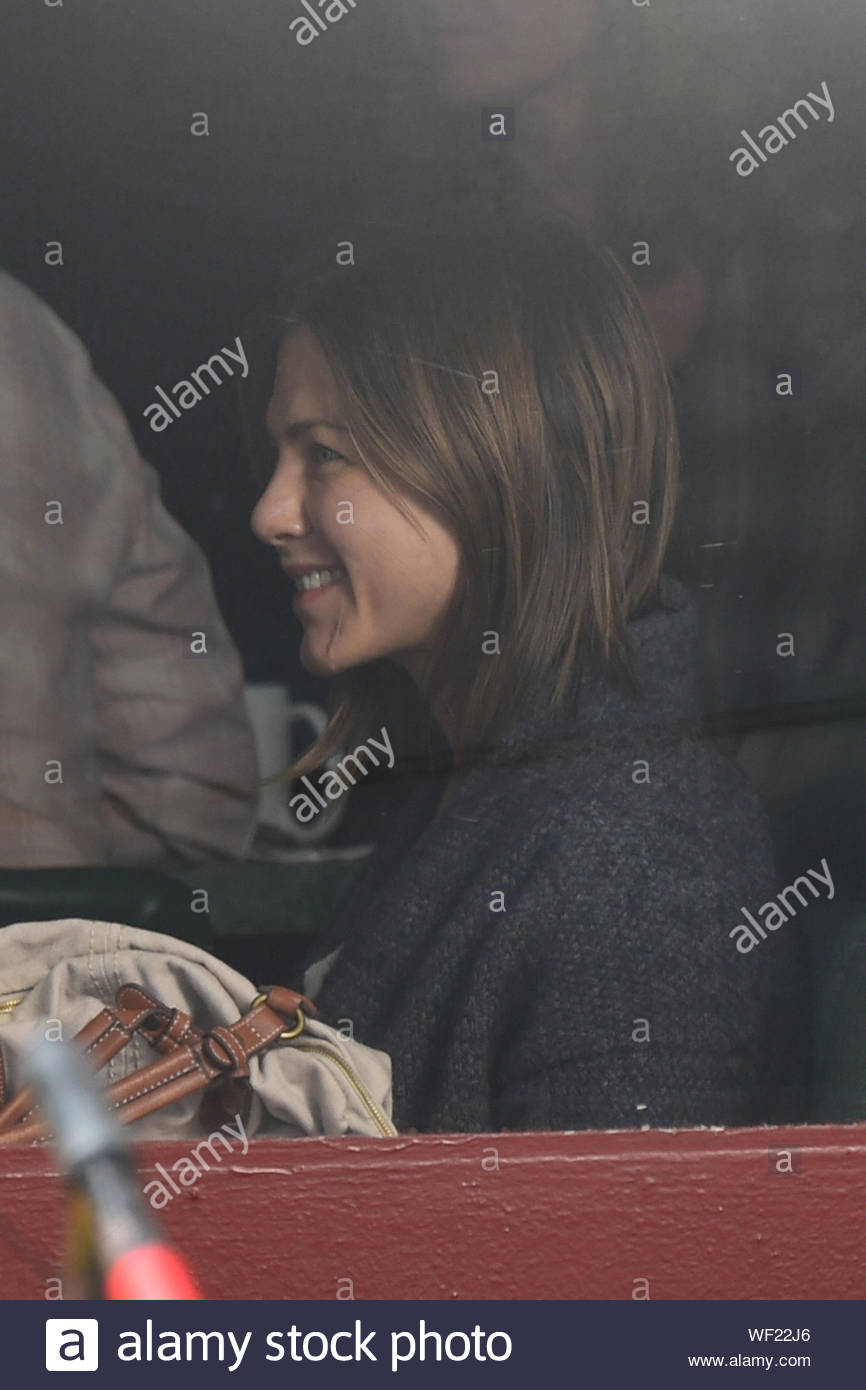 Los Angeles Ca Jennifer Aniston And Sam Worthington Film Restaurant Scenes For Their New Movie Cake The Pair Sat At A Booth With A Young Boy Who Appears To Play Sam S