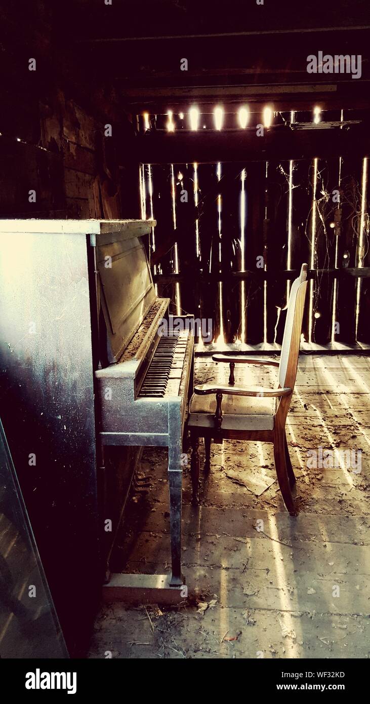 Old Piano In Abandoned Barn Stock Photo - Alamy