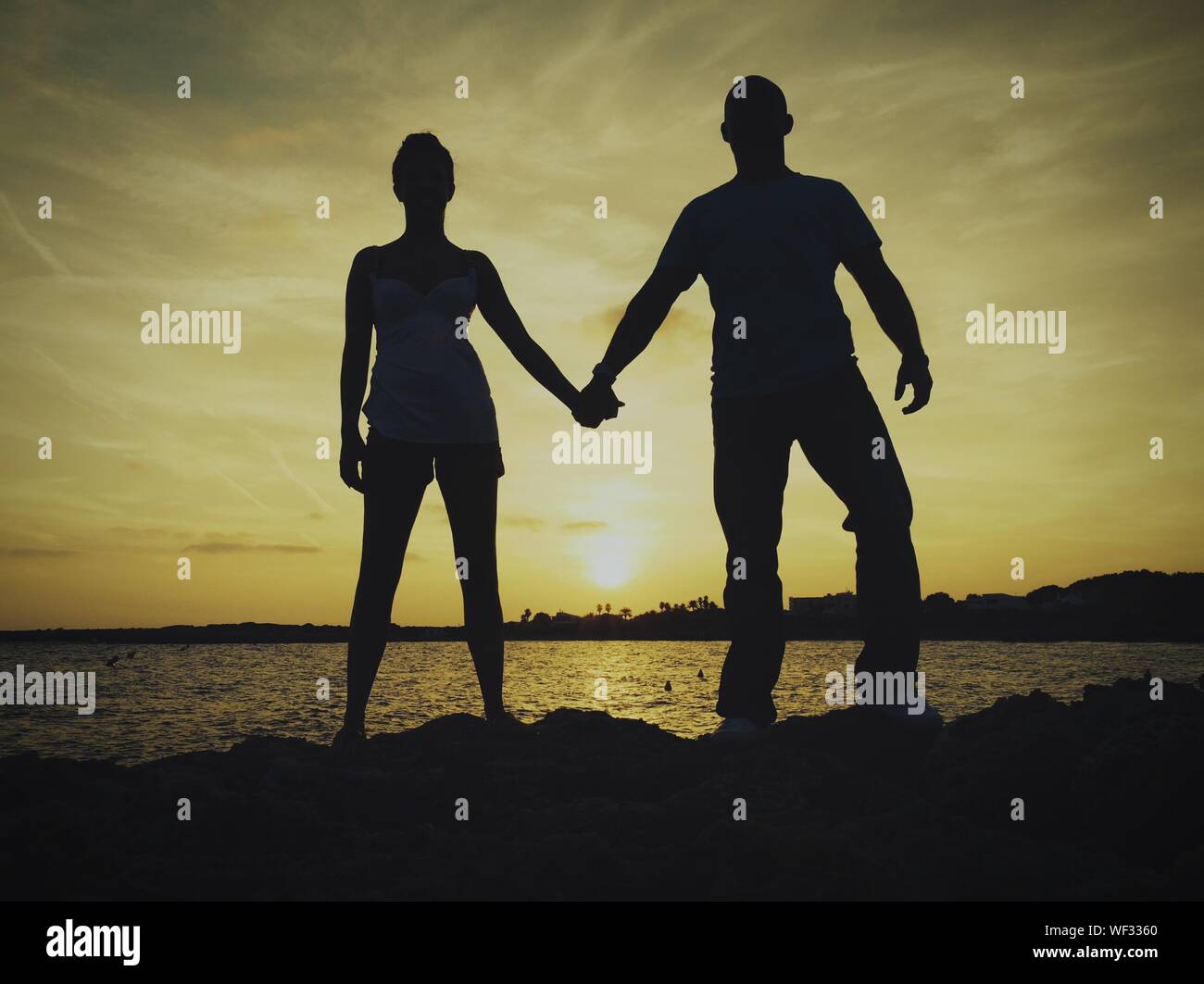 Couple holding hands sunset silhouette hi-res stock photography and ...