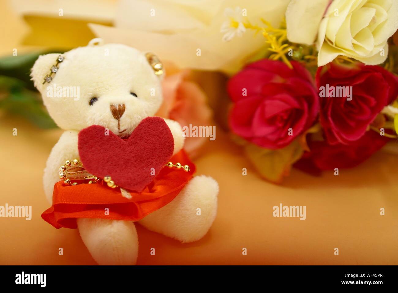Close-up Of Teddy Bear And Roses On Table Stock Photo - Alamy