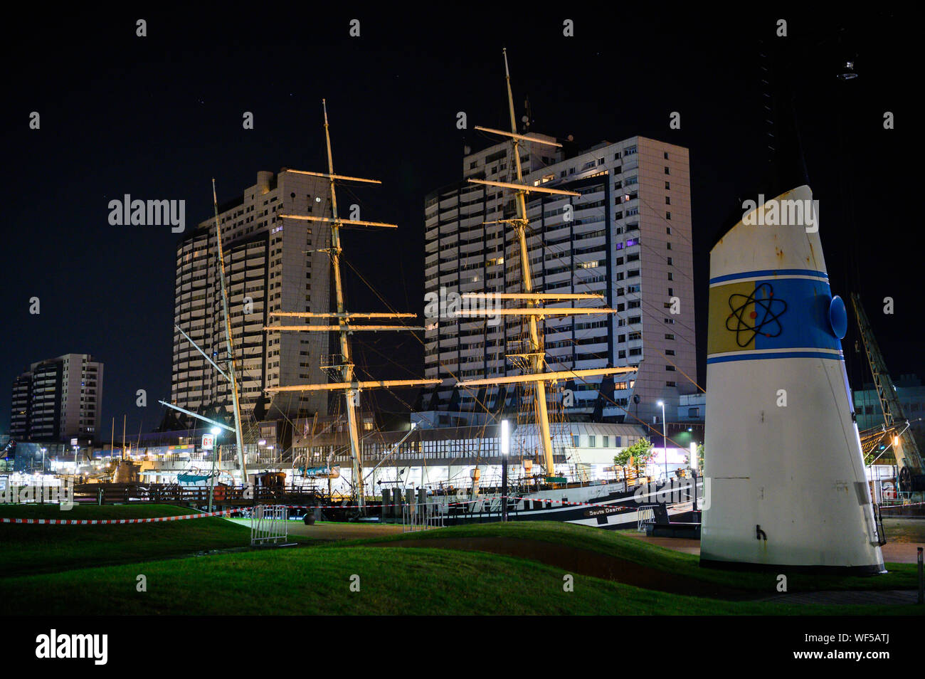 Bremerhaven, Germany. 31st Aug, 2019. The historic sailing ship "Seute Deern" has fallen into a sloping position due to a pump failure. When troops of the fire brigade explored the "Seute Deern", the ship tilted so threateningly that the mission was aborted. The "Seute Deern" (High German "Sweet Girl") belongs to the museum fleet of the German Maritime Museum (DSM) and has been located in the Old Harbour for more than 50 years. Credit: Mohssen Assanimoghaddam/dpa/Alamy Live News Stock Photo