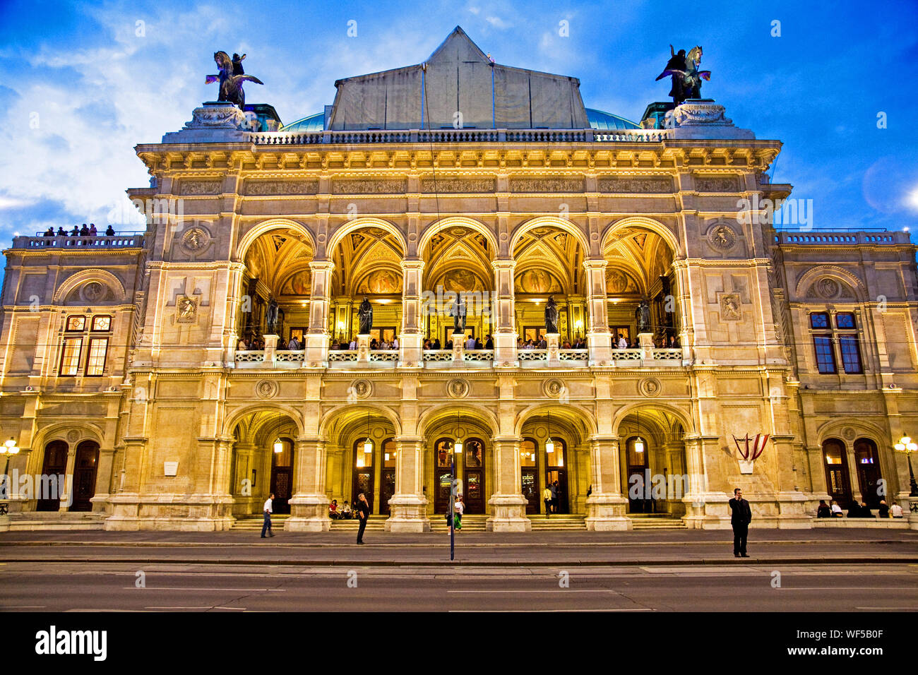 The Staatsoper (State Opera) at night. Vienna Austria Stock Photo