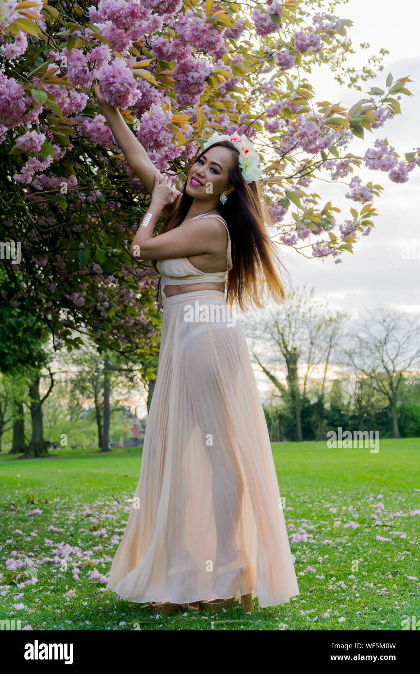 Beautiful young asian woman posing hi-res stock photography and images ...