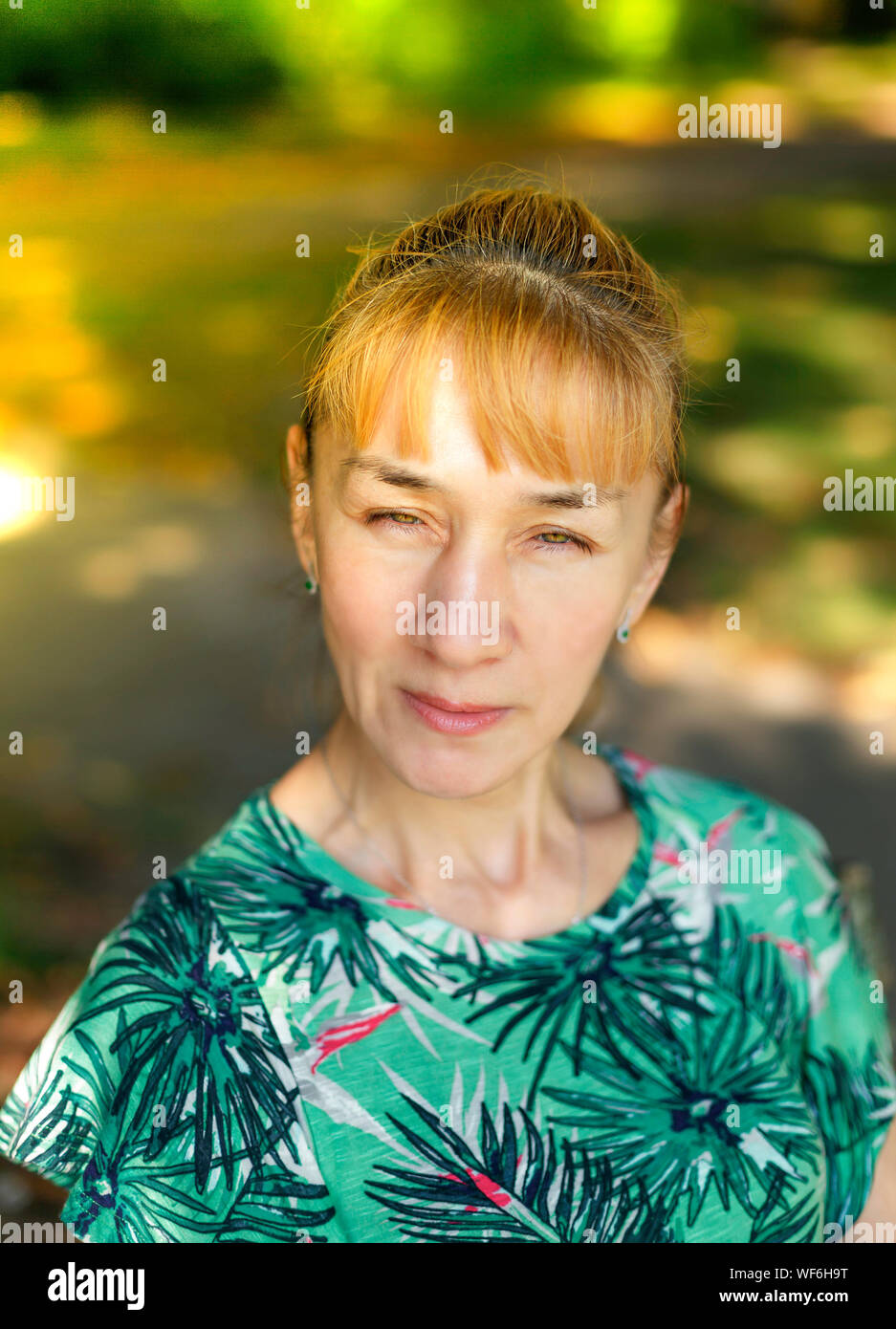 close-up-portrait-of-mature-woman-stock-photo-alamy