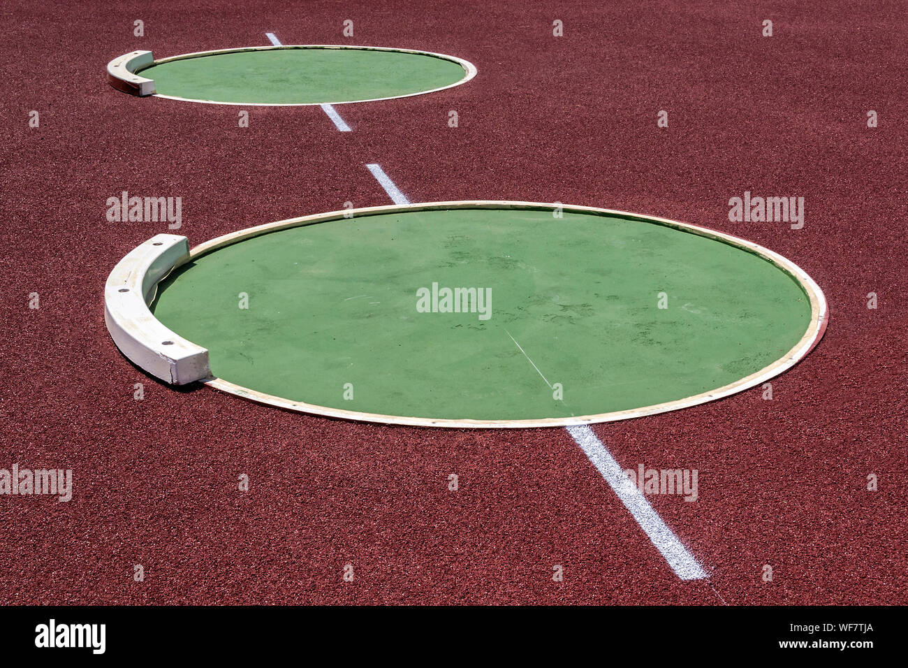 Running track starting block hires stock photography and images Alamy