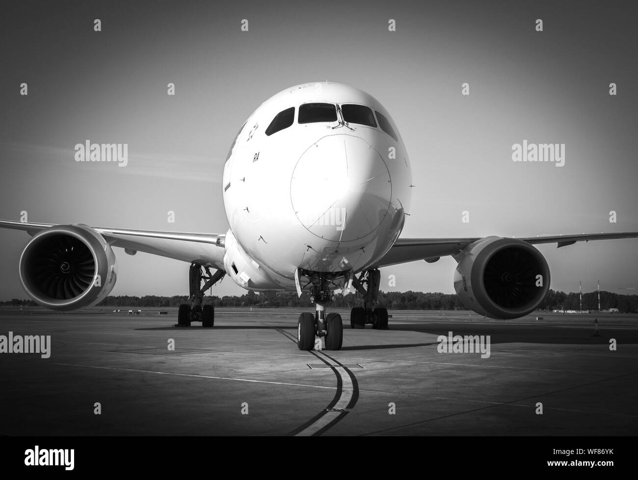 Commercial airplane front Black and White Stock Photos & Images - Alamy