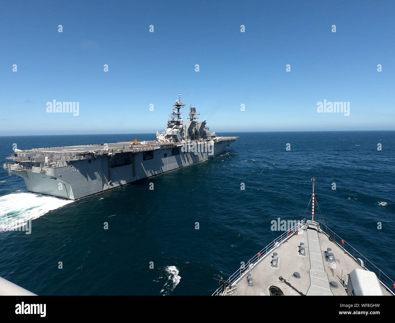 190820-N-XN177-0205 PACIFIC OCEAN (Aug. 20, 2019) –The dock landing ship USS Comstock (LSD 45) prepares to come along side amphibious assault ship USS America (LHA 6) during a replenishment at sea evolution. Comstock is currently underway conducting routine operations. This year USS Comstock will participate in the U.S. Navy Fleet Week in Los Angeles. (U.S. Navy Photo by Mass Communication Specialist 1st Class Peter Burghart/Released) Stock Photo