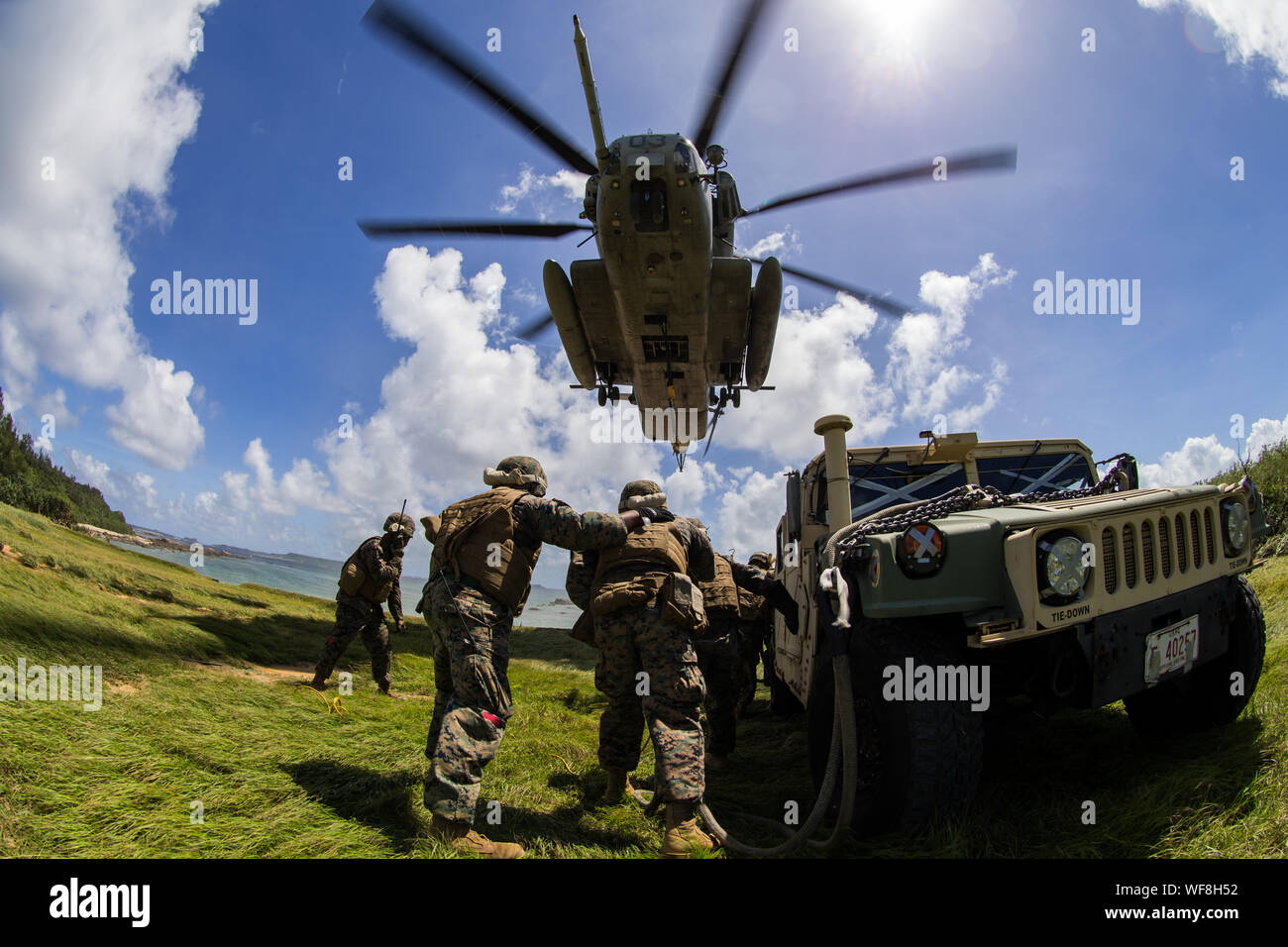 U.S. Marines with Landing Support Platoon rig a tactical vehicle for Helicopter Support Team operations at landing zone Swan, Okinawa, Japan August 28, 2019. LS Plt., Transportation Service Company, Combat Logistics Battalion 4, 3rd Marine Logistic Group conducted HST operations to train landing support specialist and pilots to transfer heavy equipment and supplies utilizing a CH-53E Super Stallion helicopter. (U.S. Marine Corps photo by Lance Cpl. Isaiah Campbell) Stock Photo