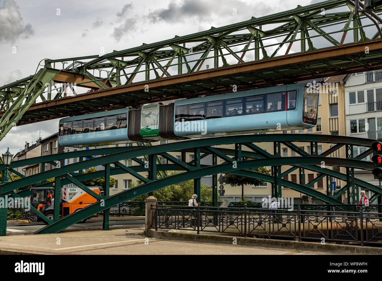 Die Wuppertaler Schwebebahn, Zug der neusten Generation 15, Bahnhof, Haltestelle Werther Brücke, Wuppertal Barmen, Stock Photo
