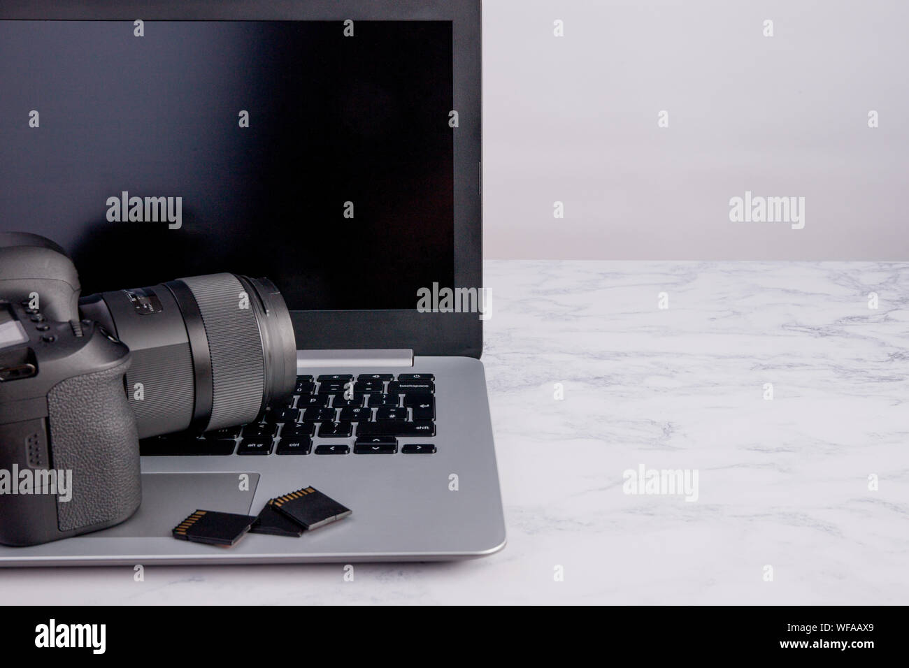 Sd memory cards laptop hi-res stock photography and images - Alamy