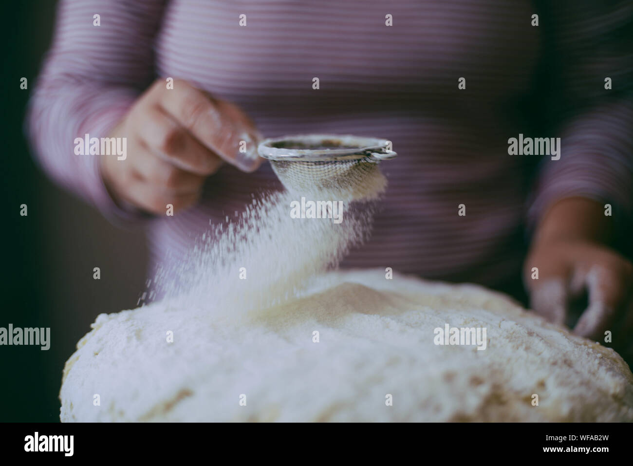 Sieving flour close up hires stock photography and images Alamy