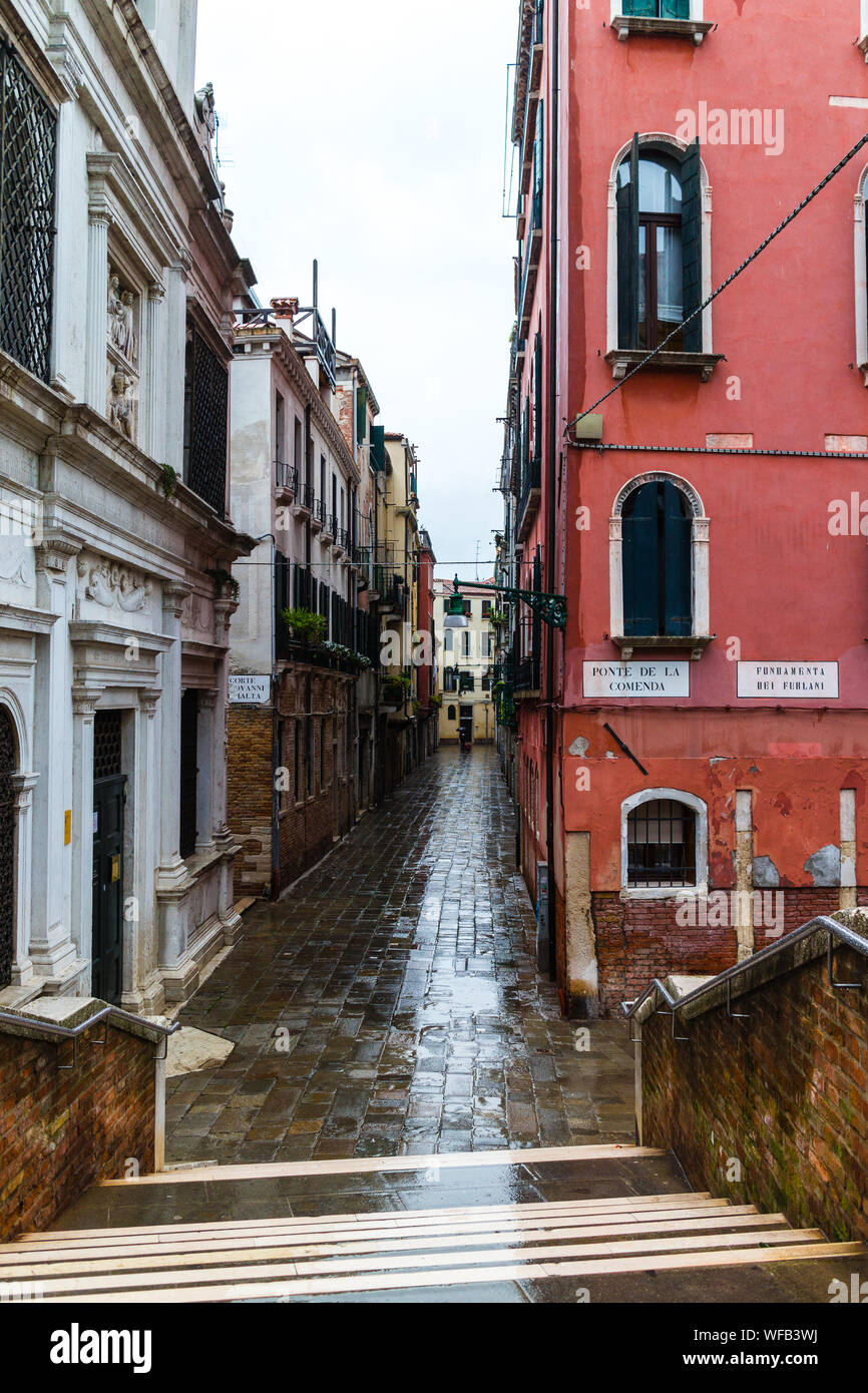 Venetian alley venice italy hi-res stock photography and images - Alamy