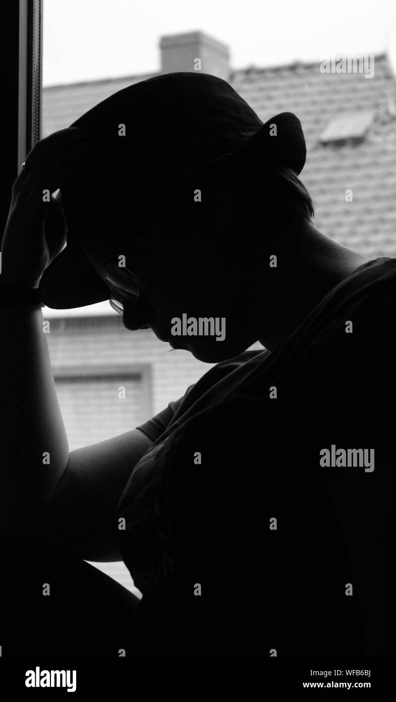 Woman black headshot silhouette hi-res stock photography and images - Alamy