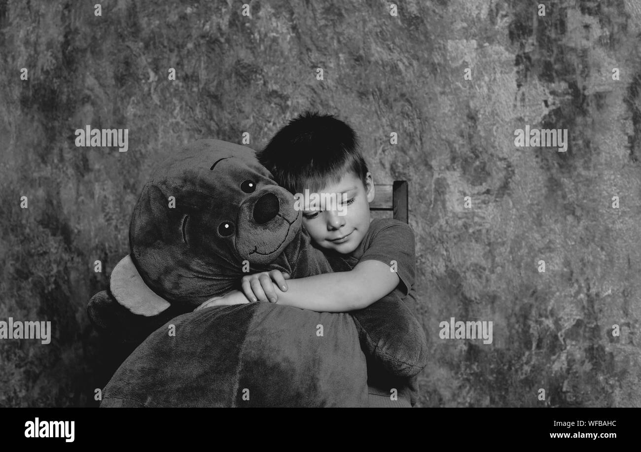 Boy with teddy bear hi-res stock photography and images - Alamy