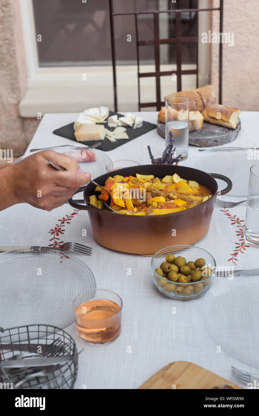 Family having food dining table hi-res stock photography and images - Alamy