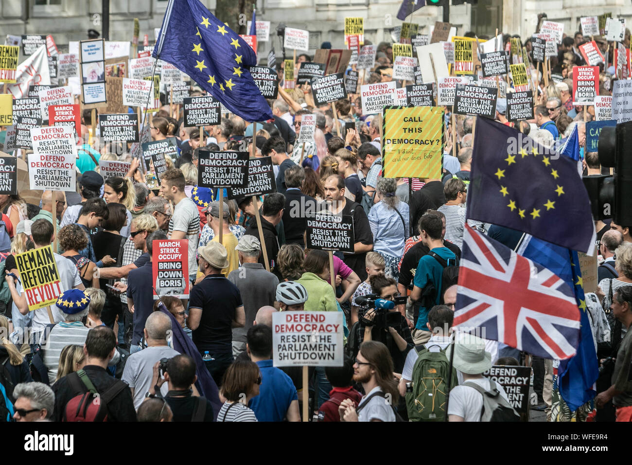 London, UK. 31st August 2019. Thousands of  Pro Remain supporters and activists  fill Whitehal and doemonstrate outside Downing  and Whitehall   against the decision by the government to suspend Parliament from 9 September to 14 October  by Prime Minister Boris Johnson Credit: amer ghazzal/Alamy Live News Stock Photo