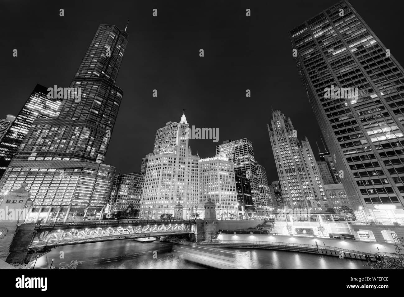 City skyline at night black and white hi-res stock photography and ...