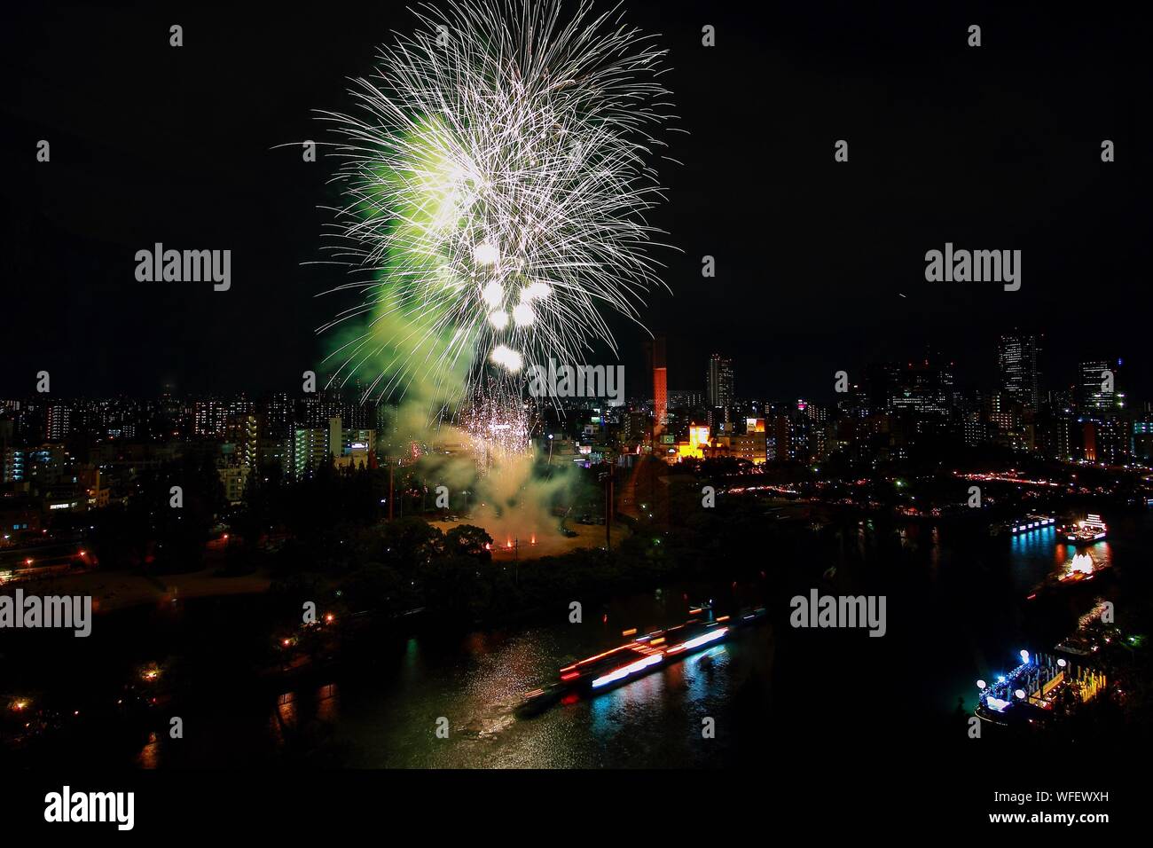 Aerial firework display hi-res stock photography and images - Alamy