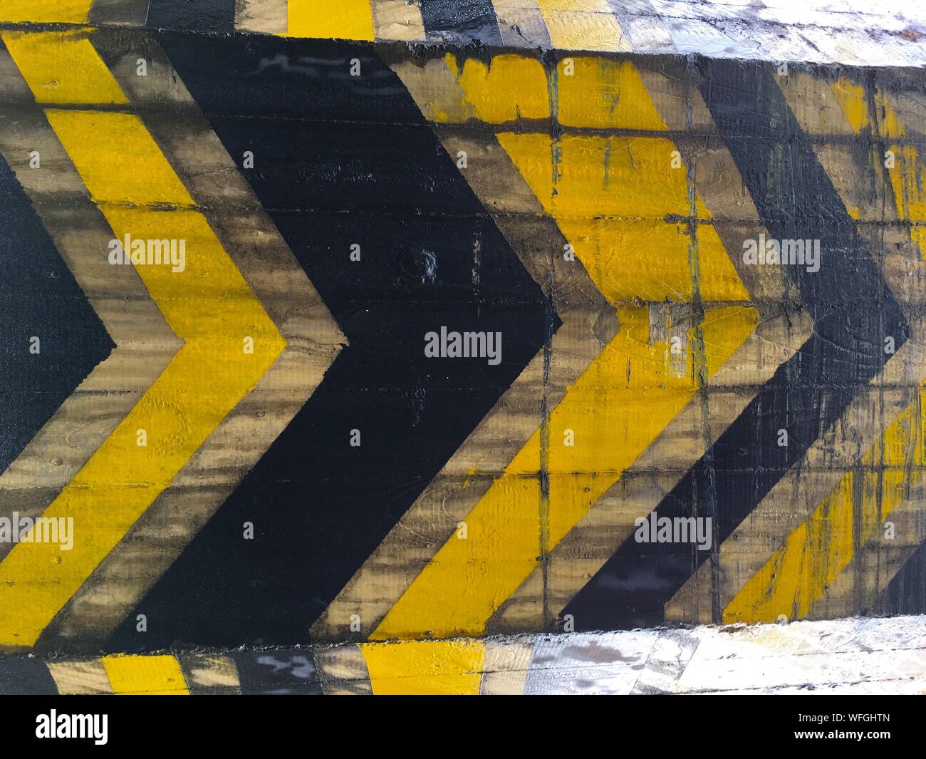 Black yellow road markings hi-res stock photography and images - Alamy