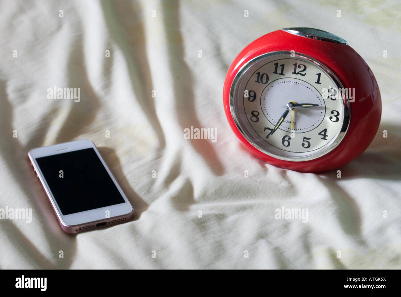 Mobile clock hires stock photography and images Alamy
