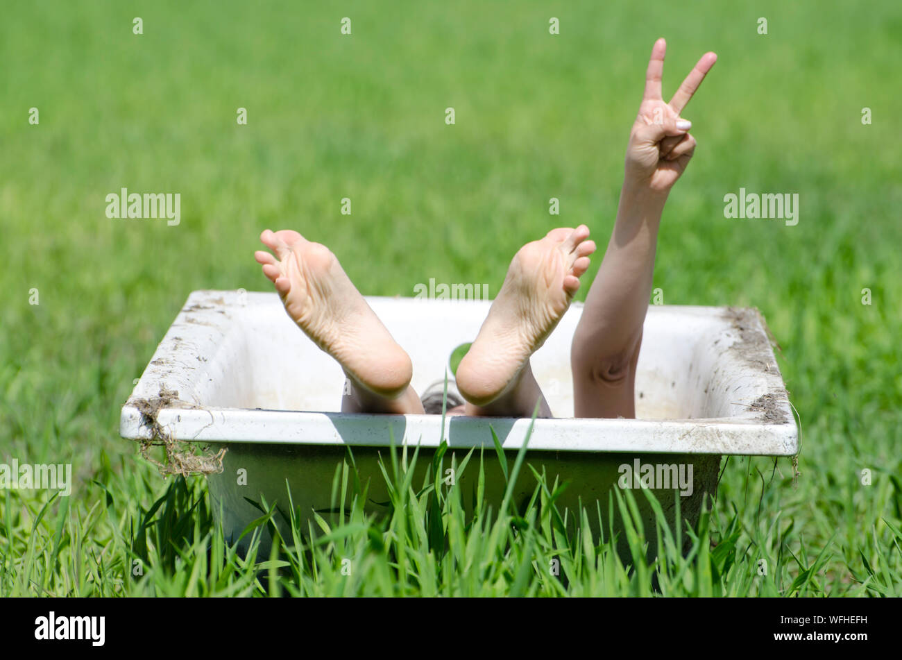 Bathtub in field hires stock photography and images Alamy