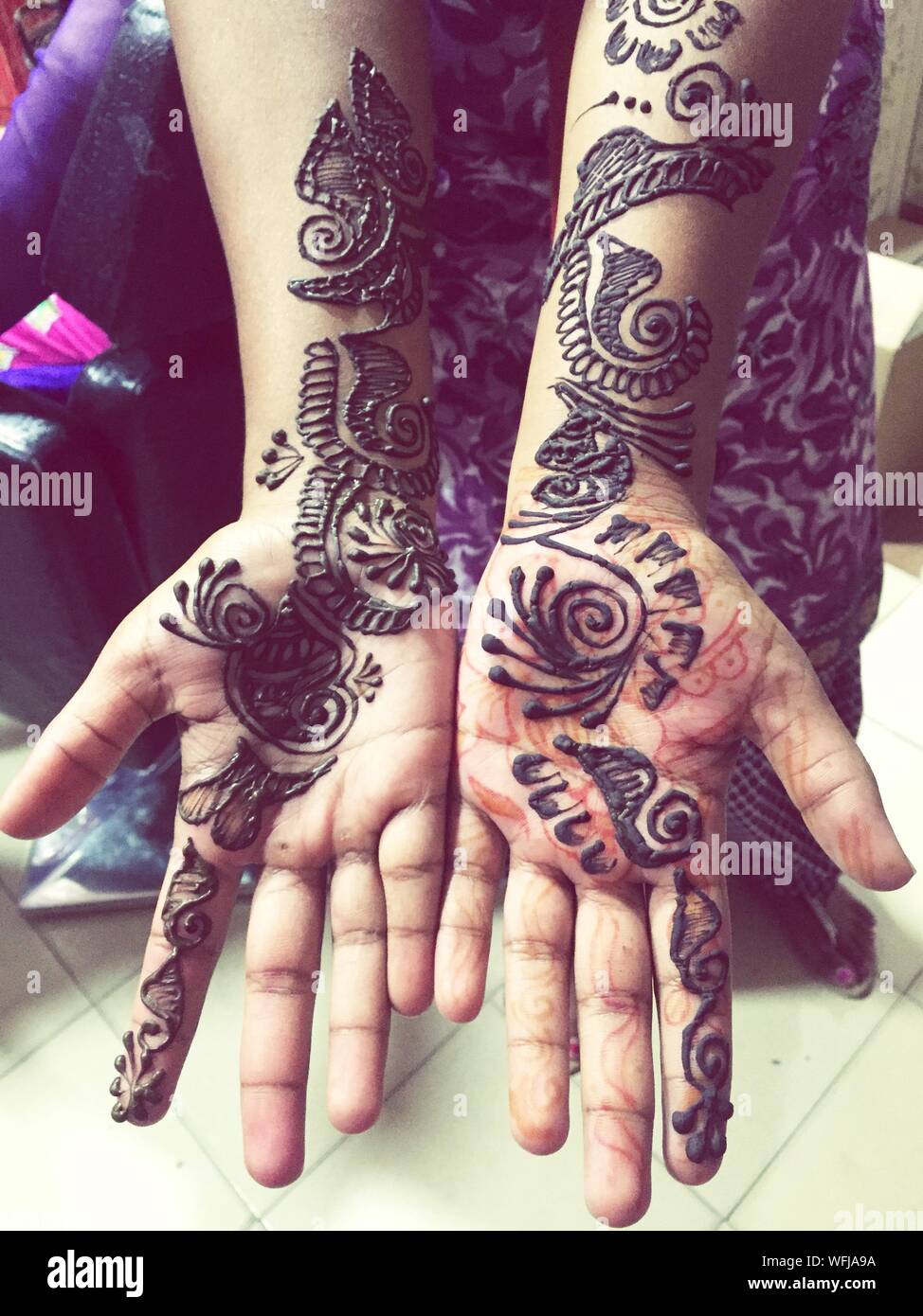 Henna design hi-res stock photography and images - Alamy
